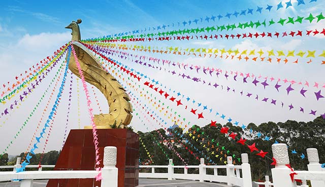 清明节日·七彩的千纸鹤承载了对逝者的吉祥祈祷